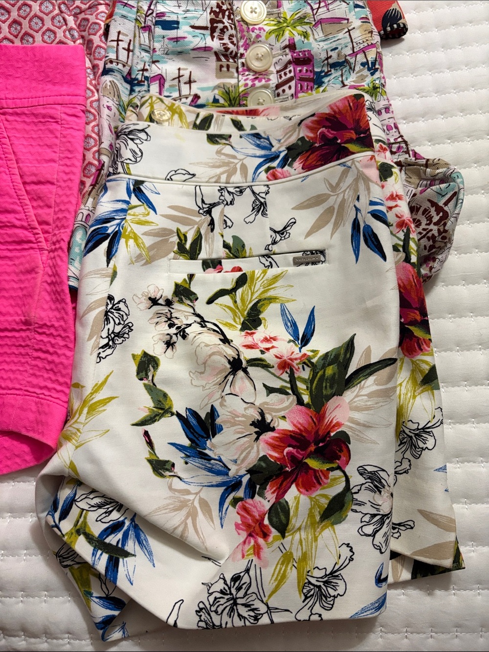 White House Black Market Cream Floral Pants with Multicolor Blooms